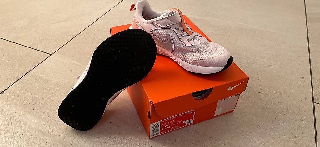 Scarpe per ragazze: Sneaker Nike Grösse 31 – Usato da Kastanienbaum venduto da pet_57dn 1