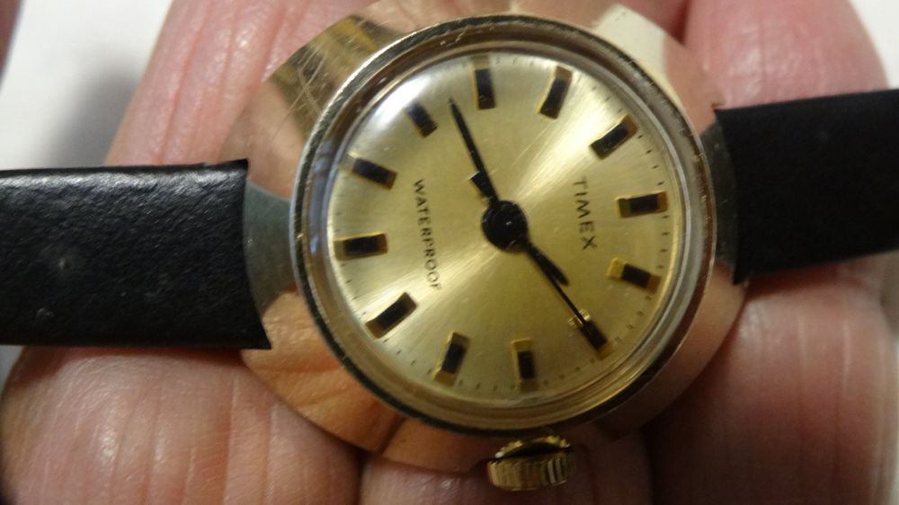Timex Montres: TIMEX SEHR KLEINE  UHR.HANDAUFZEUG .17 JEWL.LÄÜFT. – D'occasion à zürich par ahmad01 9
