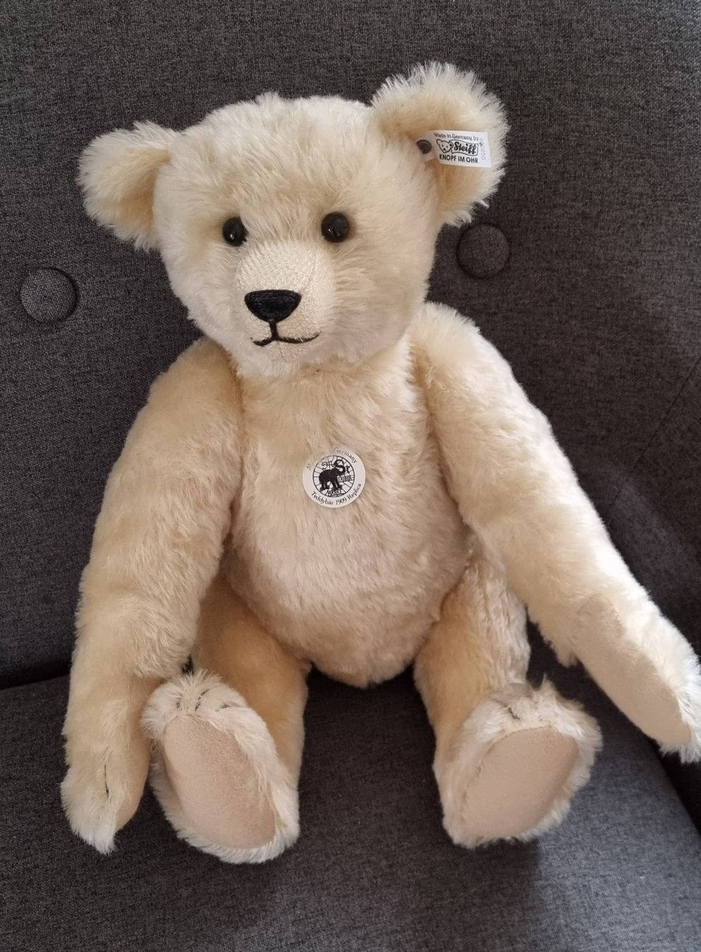 Steiff Giocattoli: Steiff: Margaretes Teddybär Replika 1909, silberner Knopf – Usato da Lenzburg venduto da friedi5