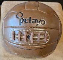 Pelayo ballon de foot rétro
