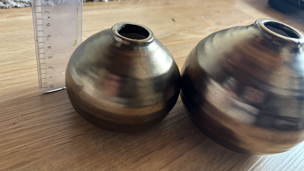 Vasi & Recipienti: Zwei Vasen, gold/bronzefarben – Usato da Roggwil BE venduto da R.. 3