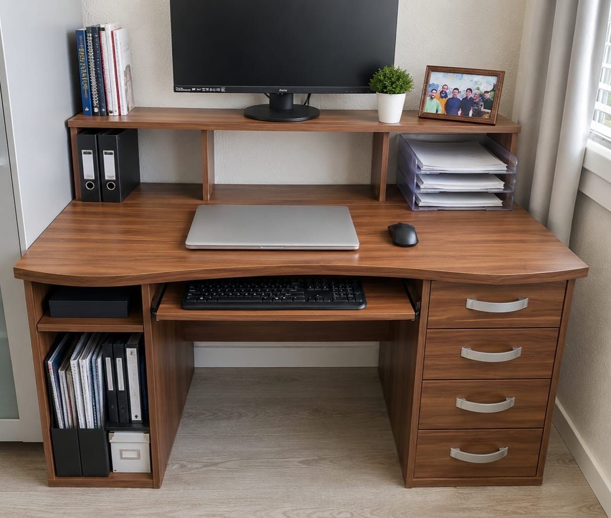 Scrivanie: Schreibtisch mit Schubladen und Regal – Usato da Pfeffingen venduto da the_jungle