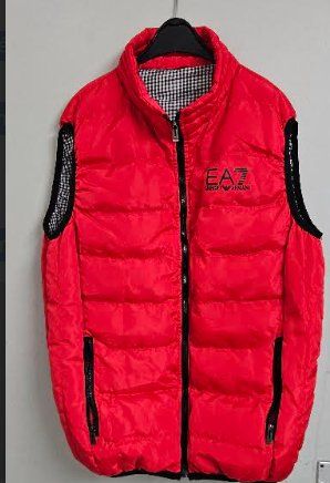 Gilet EA7 Armani rouge, état d'occasion.