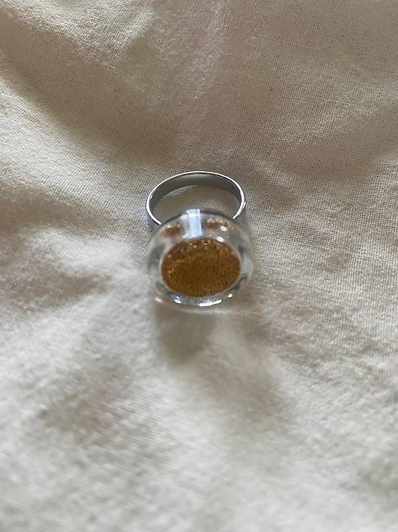 Bagues: Silberring mit goldfarbenen Perlen – Neuf avec emballage d'origine à Zürich par iri_cyr9