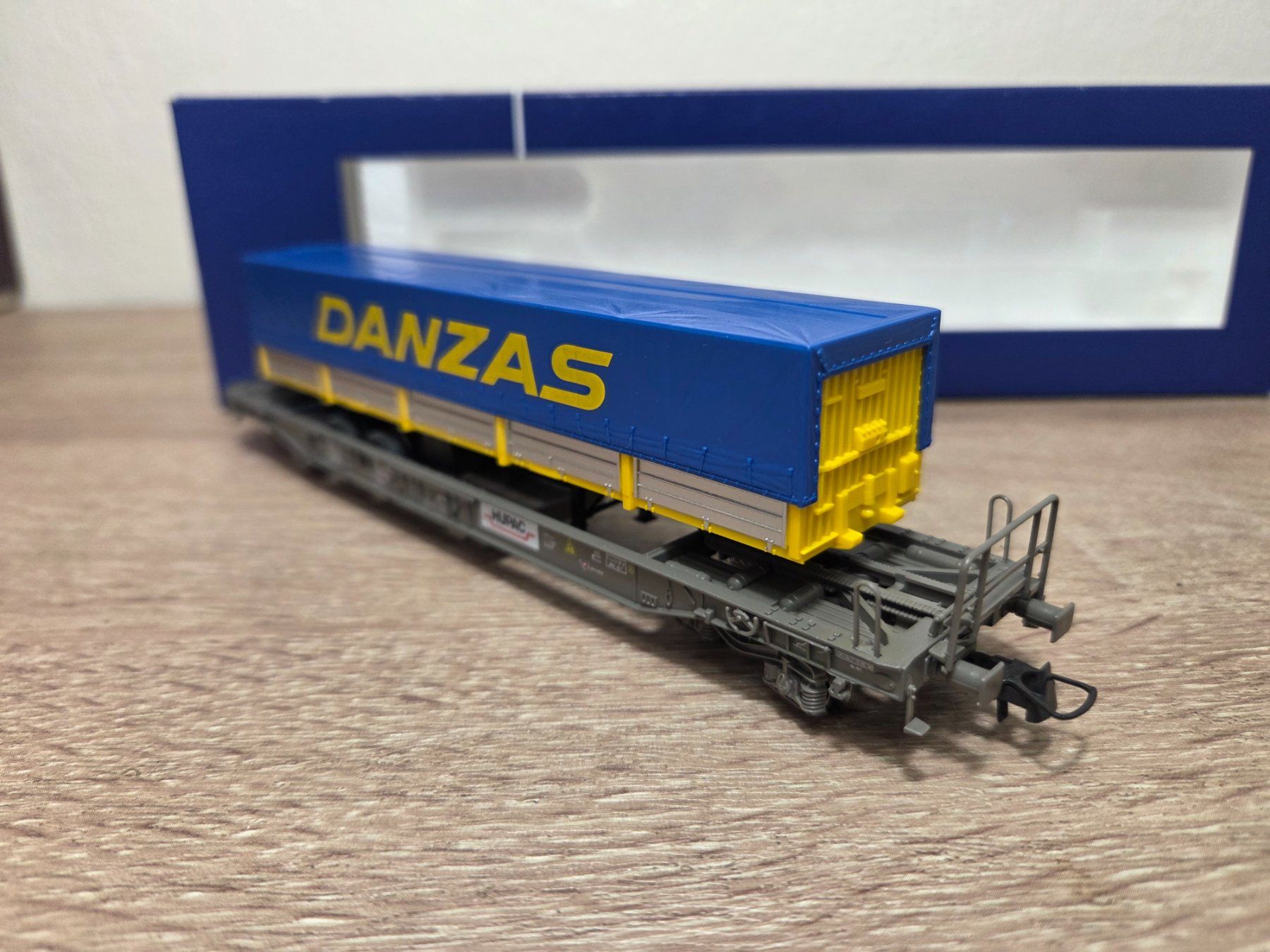 Roco Modellini di ferrovie: Roco 66714 Containerwagen Danzas SBB H0 – Nuovo e nell'imballaggio originale da St-Aubin-Sauges venduto da Lo_Go 3