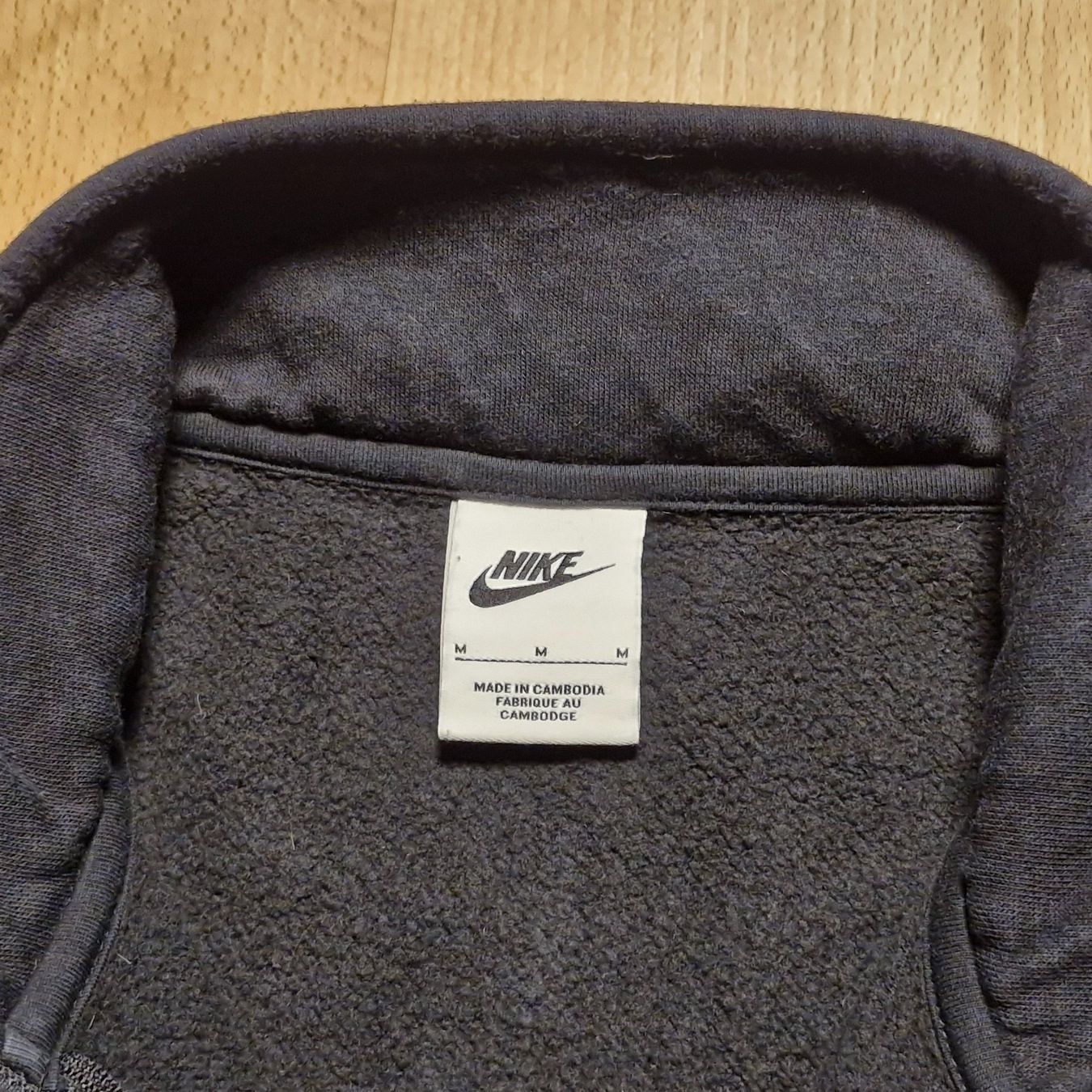 Nike Pullover & Sweatshirts: Nike Pullover schwarz M – Gebraucht aus Wiesendangen von enbtracked 2