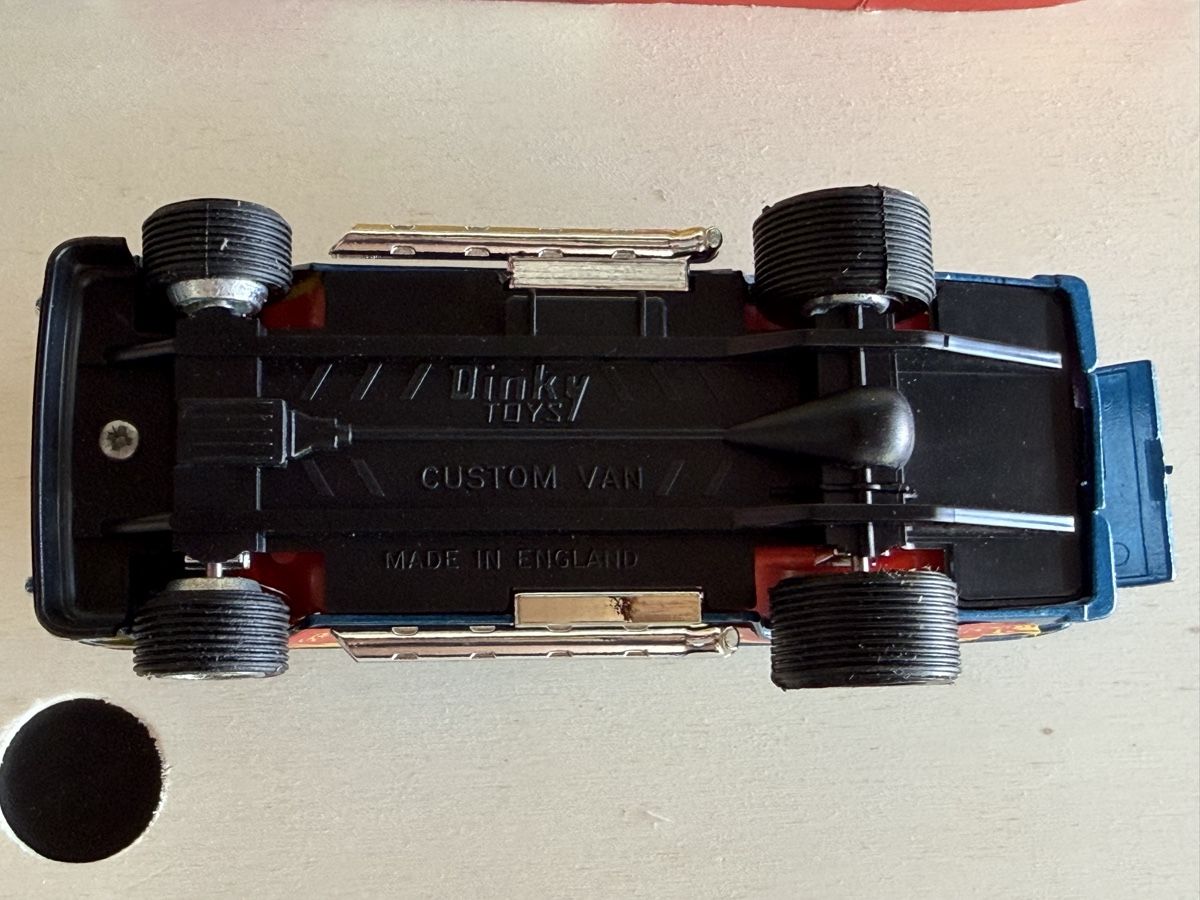 Dinky Toys Modellini d'auto: Dinky 390 Customised Freeway Cruiser Vampire van – Usato da Evionnaz venduto da eriba430 4