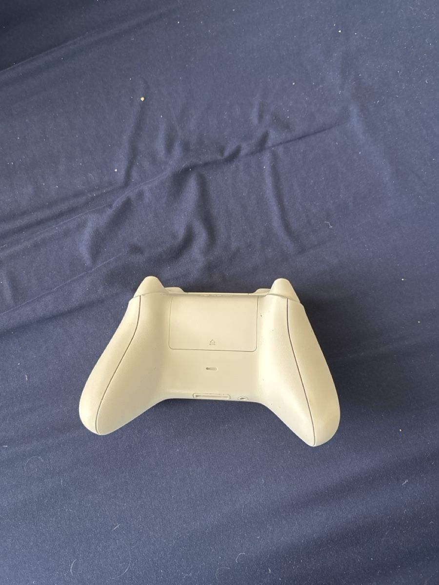 Microsoft Controller: Xbox Wireless Controller – White - Great Condition! – Usato da Emmenbrücke venduto da tin_j8nk 1