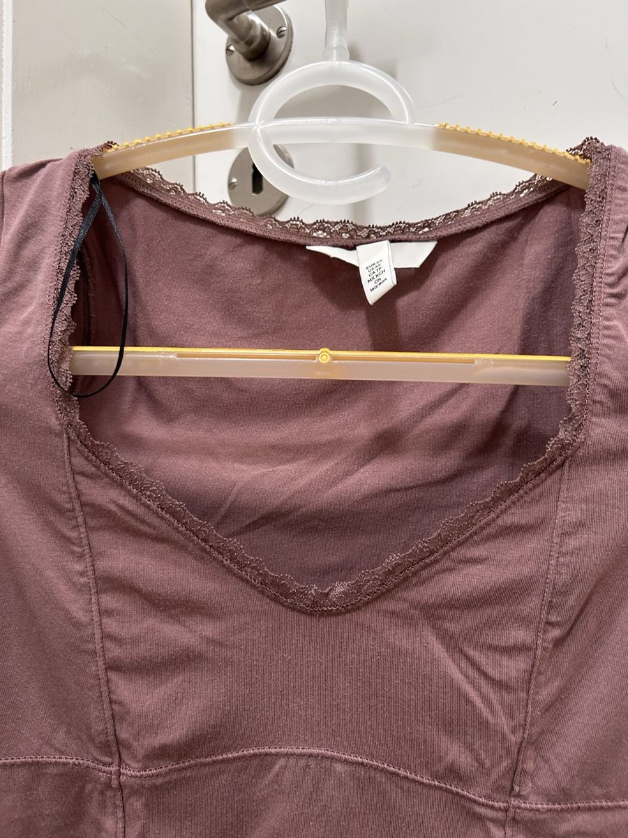 H&M Top: Altrosa Top von H&M – Nuovo (secondo la descrizione) da Teufen ZH venduto da jas_8yhh 2