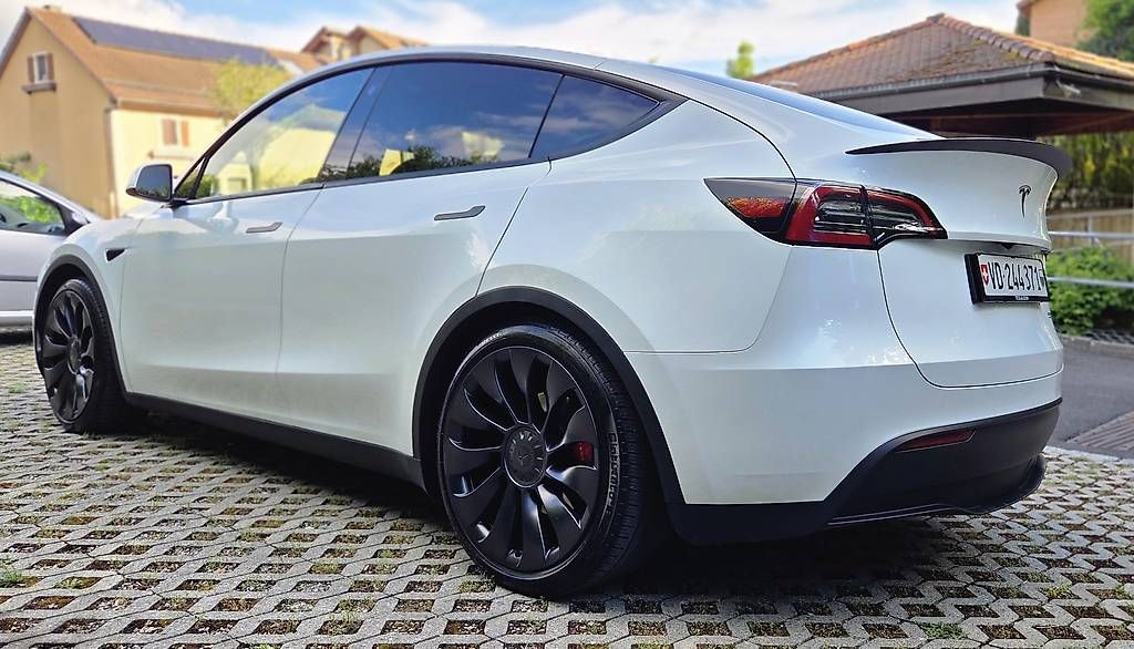 Tesla Autos: Tesla Modèle Y Performance AWD 2024 – Gebraucht aus Ecublens VD von Njaka 1