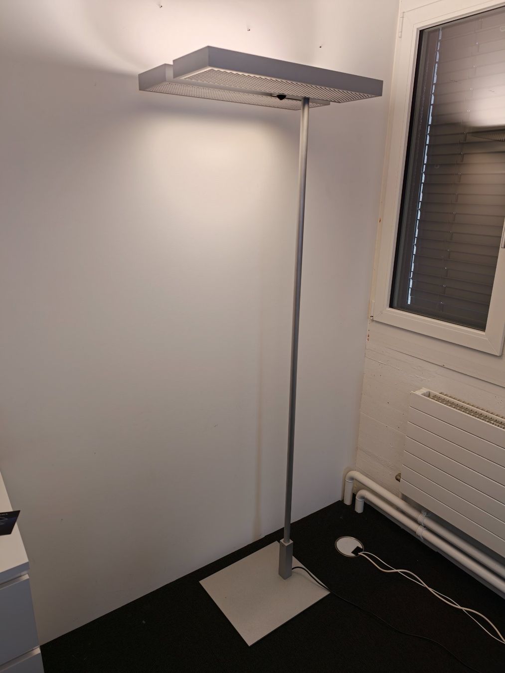 Regent Lampade: Regent Stehleuchte | Level | Top Zustand – Usato da Chur venduto da eurostile