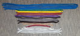 30 Kordeln farbig und weiss /  20 - 70 cm lang