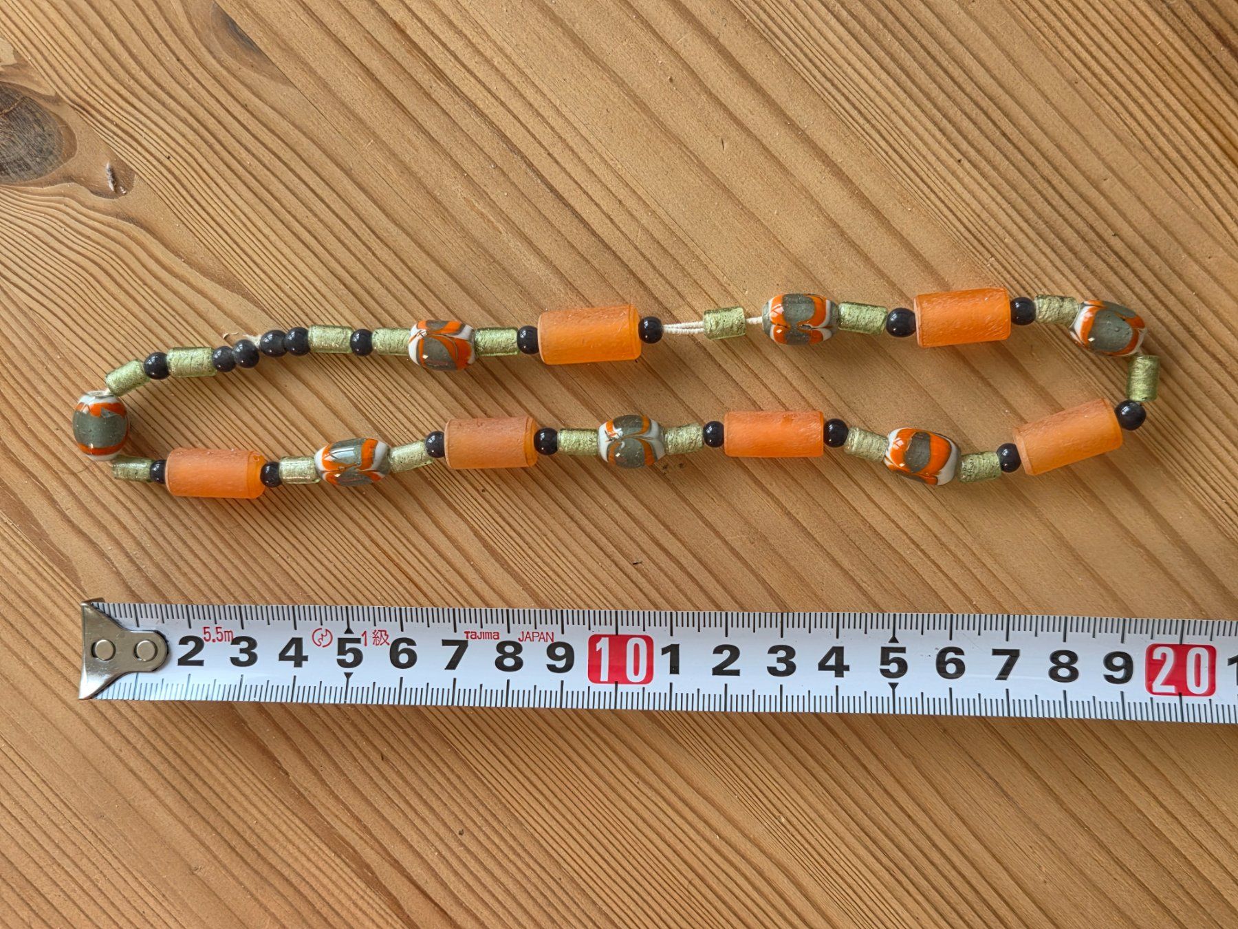 Catenine: Glashalskette, olive, orange, weiss, Modeschmuck – Usato da Liestal venduto da ITOlio 3