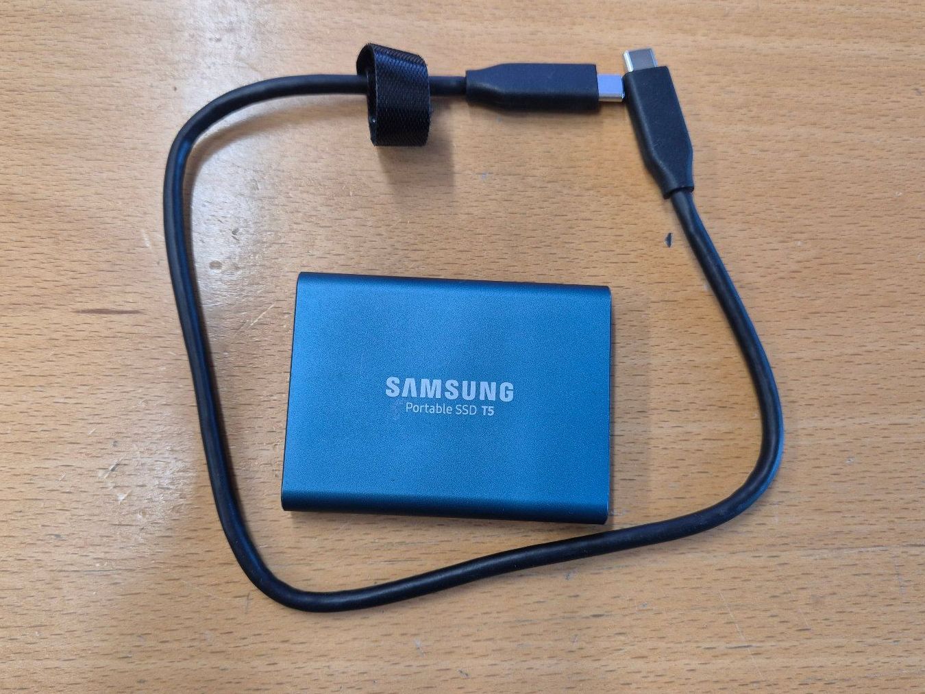 Samsung Dischi rigidi: Samsung Portable SSD T5 500GB - Externer Datenspeicher – Usato da Zürich venduto da Thevanboomer