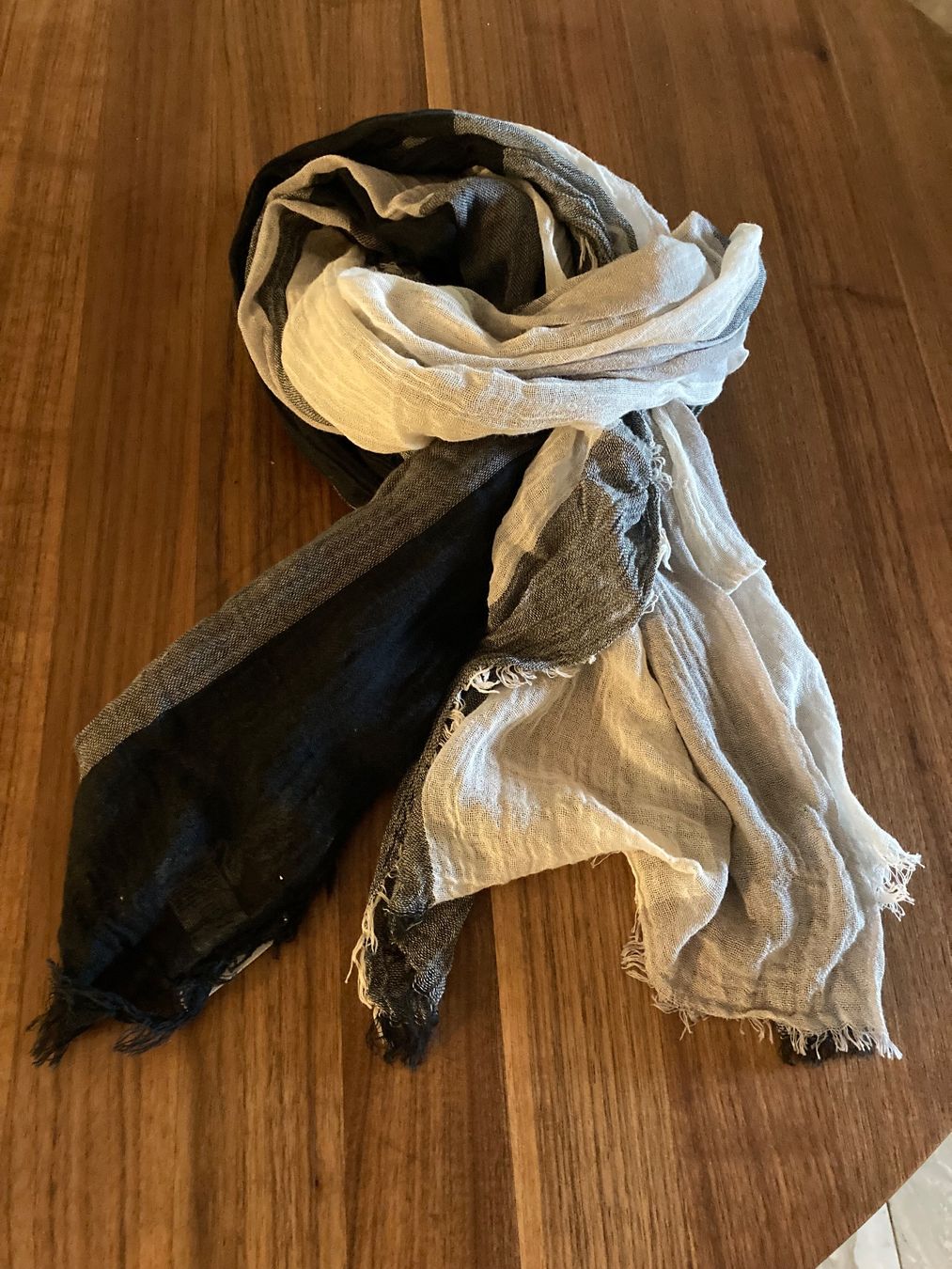 Foulard & Sciarpe: Langer Schal – Usato da Winterthur venduto da wintidizi
