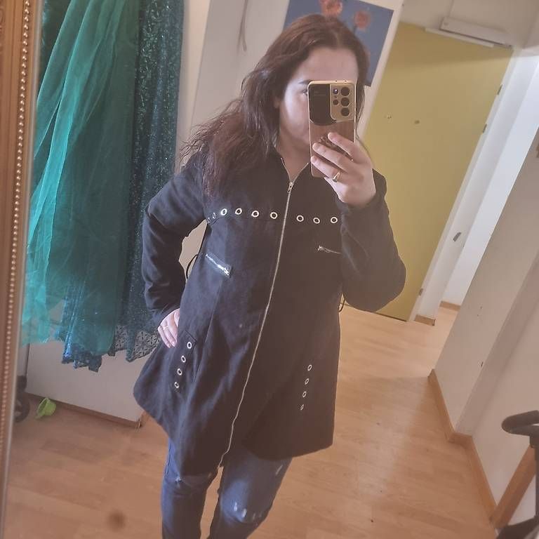 Giacche: Schwarze Jacke mit Kapuze Gr. 38 – Usato da Bern venduto da DiLara2000 2