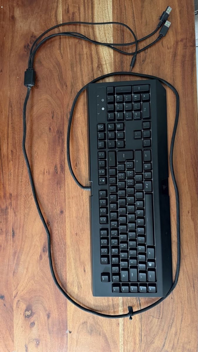 Razer Tastiere: Razer BlackWidow Chroma V2 – Usato da Villars-sur-Glâne venduto da gau_8k9h
