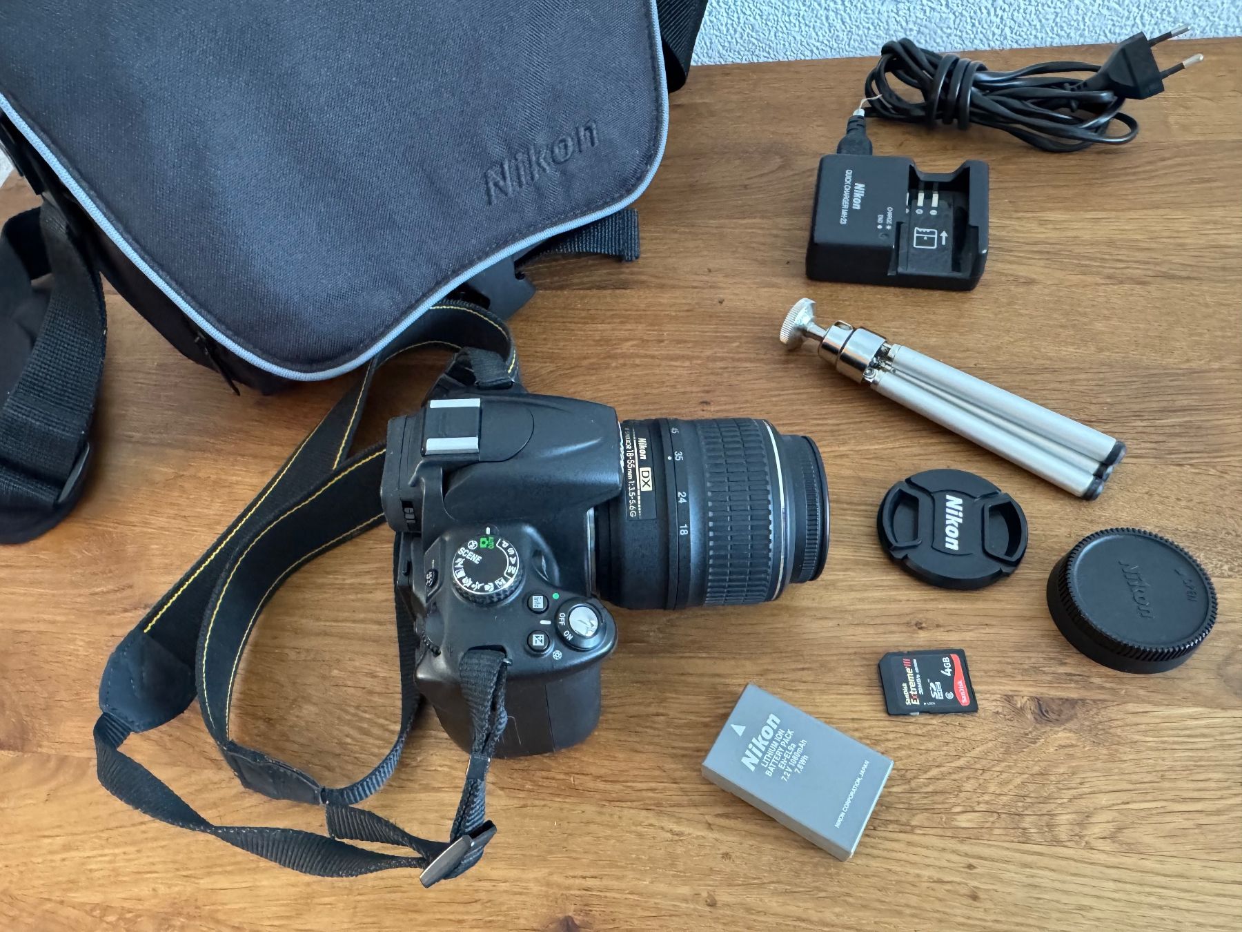 Nikon Fotocamera: Nikon D5000 mit 18-55 mm objektiv – Nuovo (secondo la descrizione) da Frauenfeld venduto da dilili 7