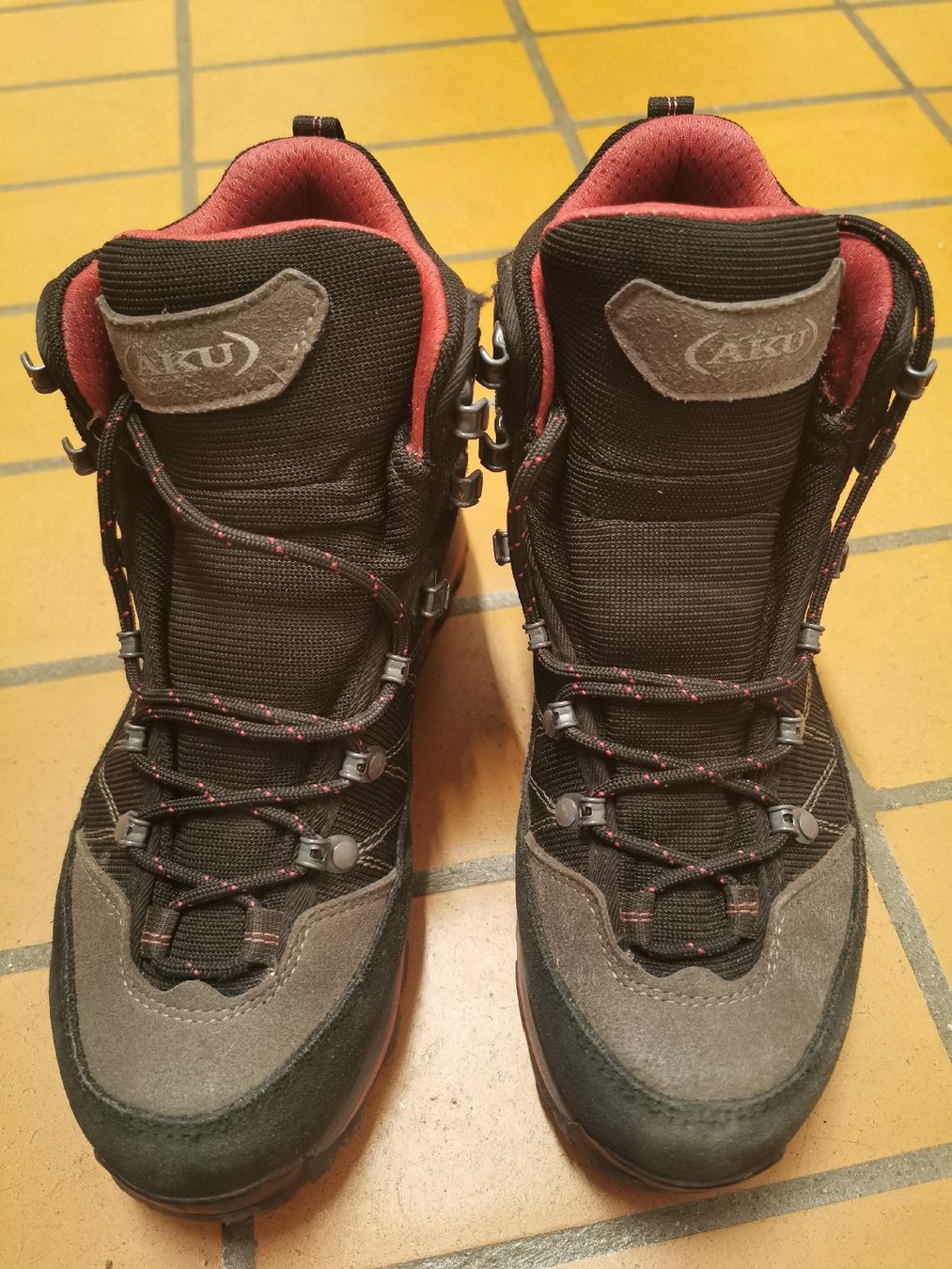 Aku Scarpe da donna: Wanderschuhe Damen Gr. 39.5 von AKU – Usato da Zollikerberg venduto da nicolehuesl
