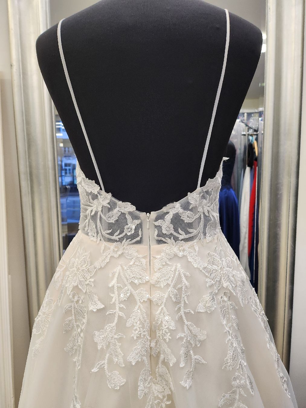 Kleider: Brautkleid – Neu (gemäss Beschreibung) aus Uster von VMT. 5