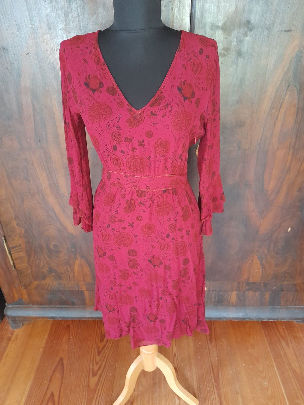 Vestiti: Viscose kleid . S . wunderschöner Stoff . – Usato da Leuggelbach venduto da schmetterlings-fee