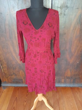 Viscose kleid . S . wunderschöner Stoff .