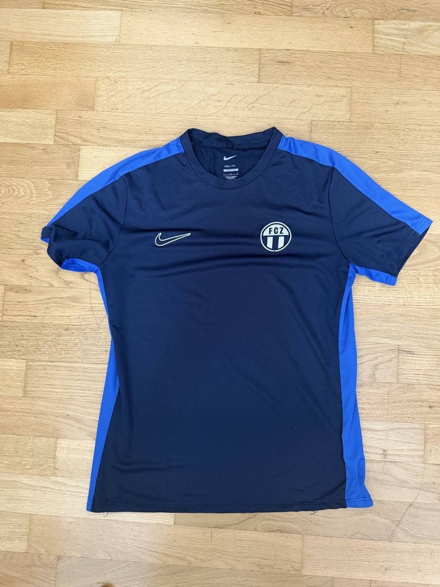 Canottiere & Pantaloni: Fc Zürich Trainings shirt – Usato da Fällanden venduto da lor_6bj9