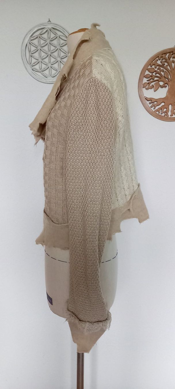 Moschino Giacche: Moschino Strickjacke beige – Usato da Zwillikon venduto da Leewii 1