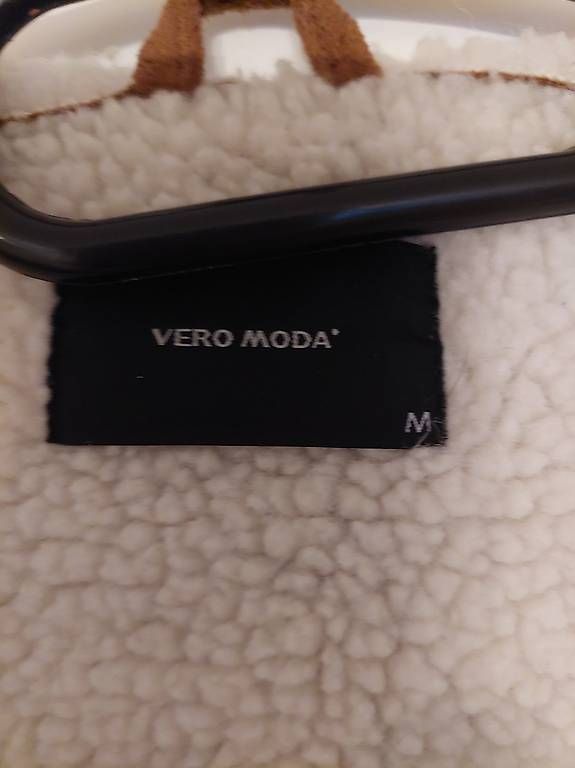 Vero Moda Cappotti: Manteau 100% Polyester - Gr. M (petit) – Usato da Courtelary venduto da Chauvesouris 4