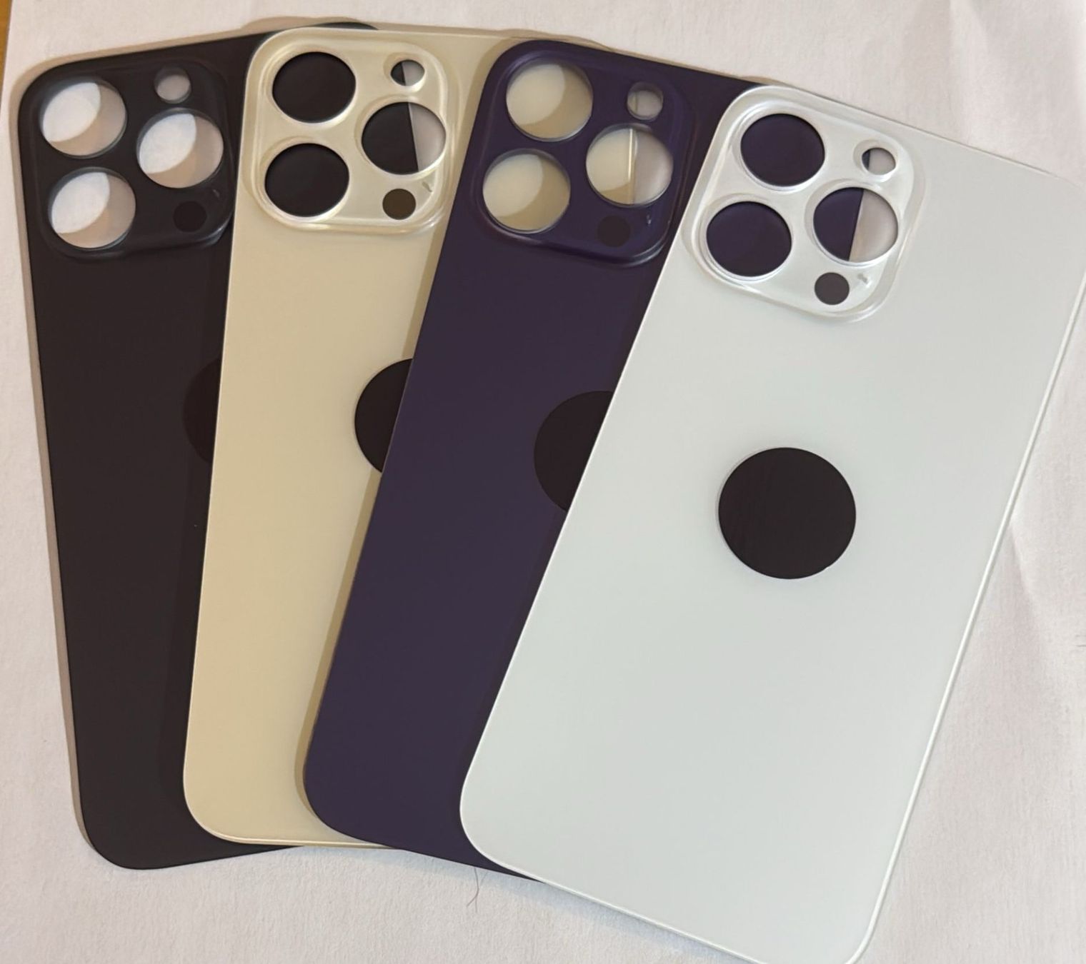 Apple Cover & Protezioni schermo: Coque arrière Iphone 14 pro max. – Nuovo e nell'imballaggio originale da Leukerbad venduto da mig_8bbp