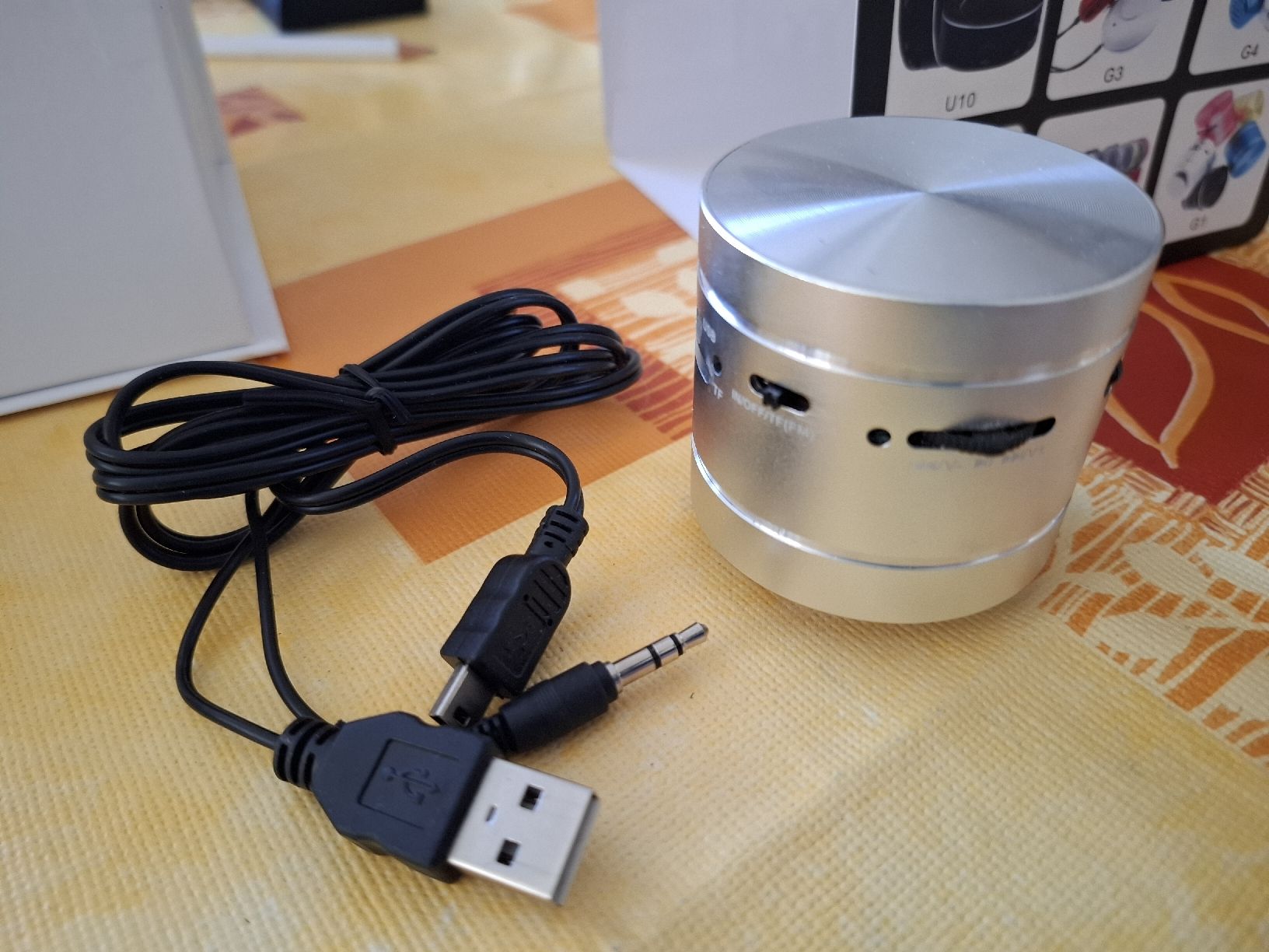 Casse acustiche: Mini Haut-parleur portable argenté – Nuovo (secondo la descrizione) da Yverdon-les-Bains venduto da Layla5919 2