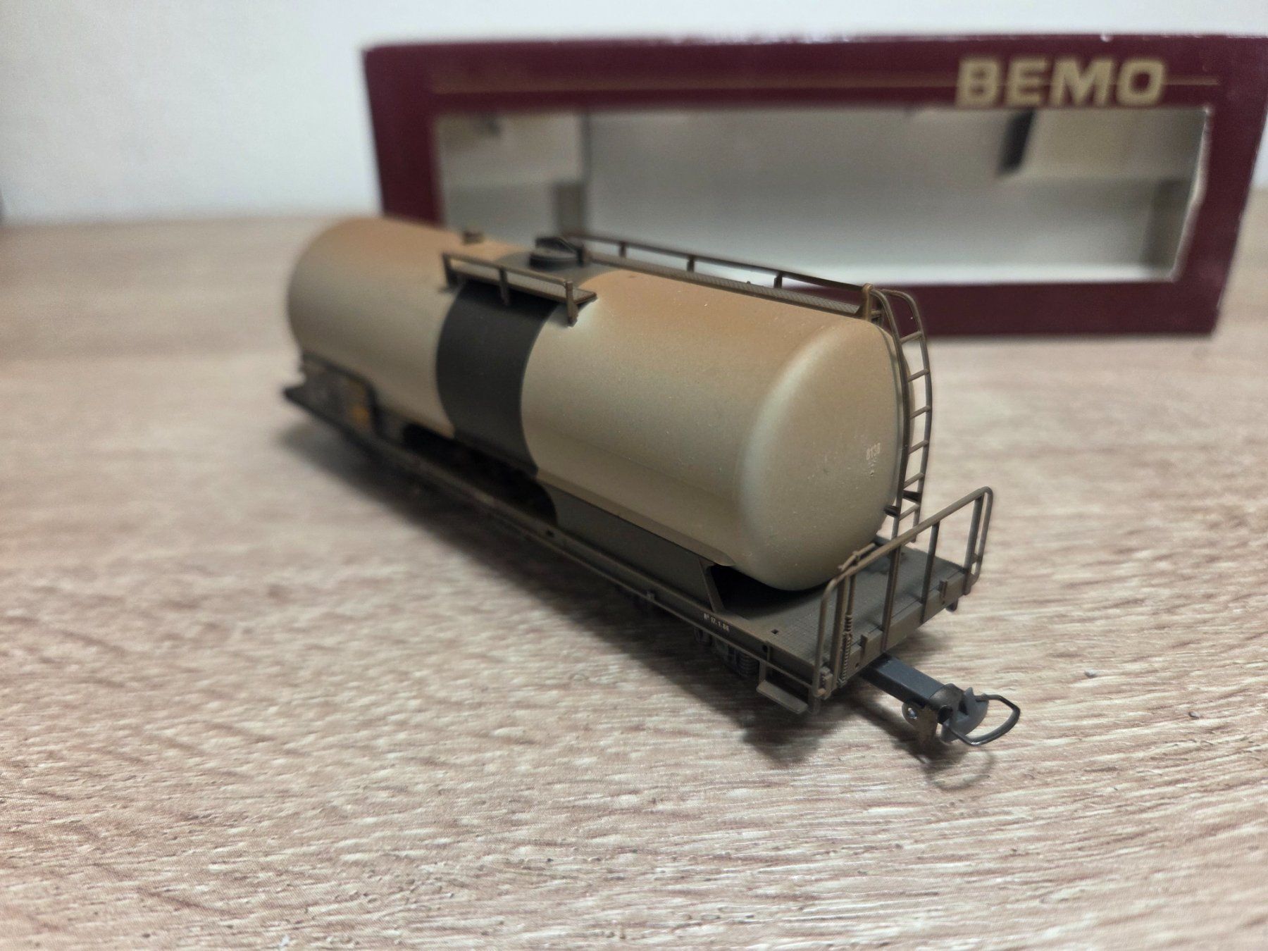Bemo Modellini di ferrovie: Bemo 2285 129 Kesselwagen RhB H0m – Usato da St-Aubin-Sauges venduto da Lo_Go 3