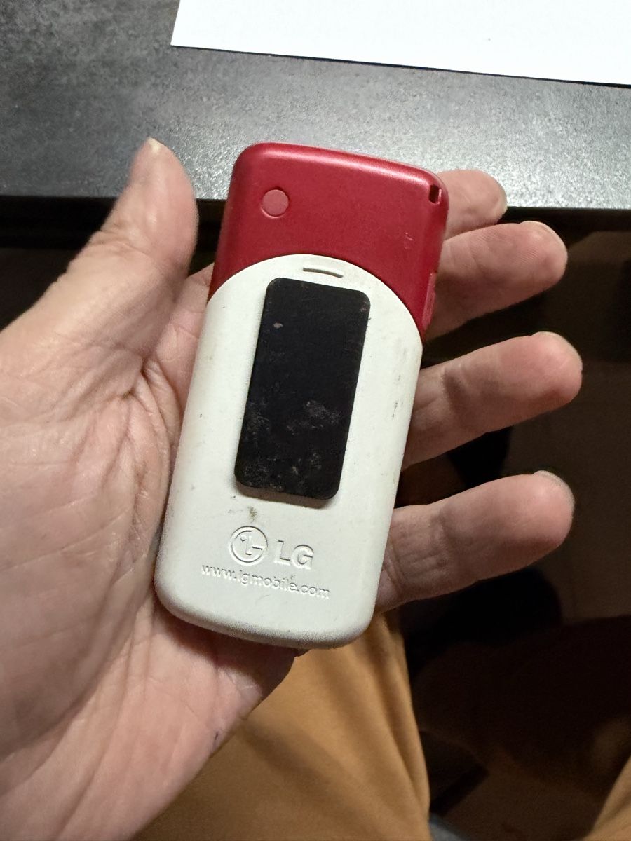 LG Telefoni cellulari / Smartphones: LG KP100 mit Akku ungeststet – Usato da Wettingen venduto da NickInc 3