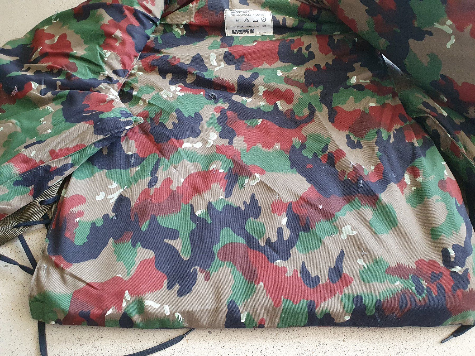 Schweizer Armee Uniformi: Splitterschutzweste CH Armee Original mit Einschusslöcher – Difettoso da Gossau SG venduto da Puch-tech 3