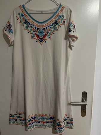 Damen Kleid Weiss mit Stickerei Grösse XL Neu