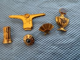 Pin Brosche Badge goldfarben, 5 Stk, von Parfummarken