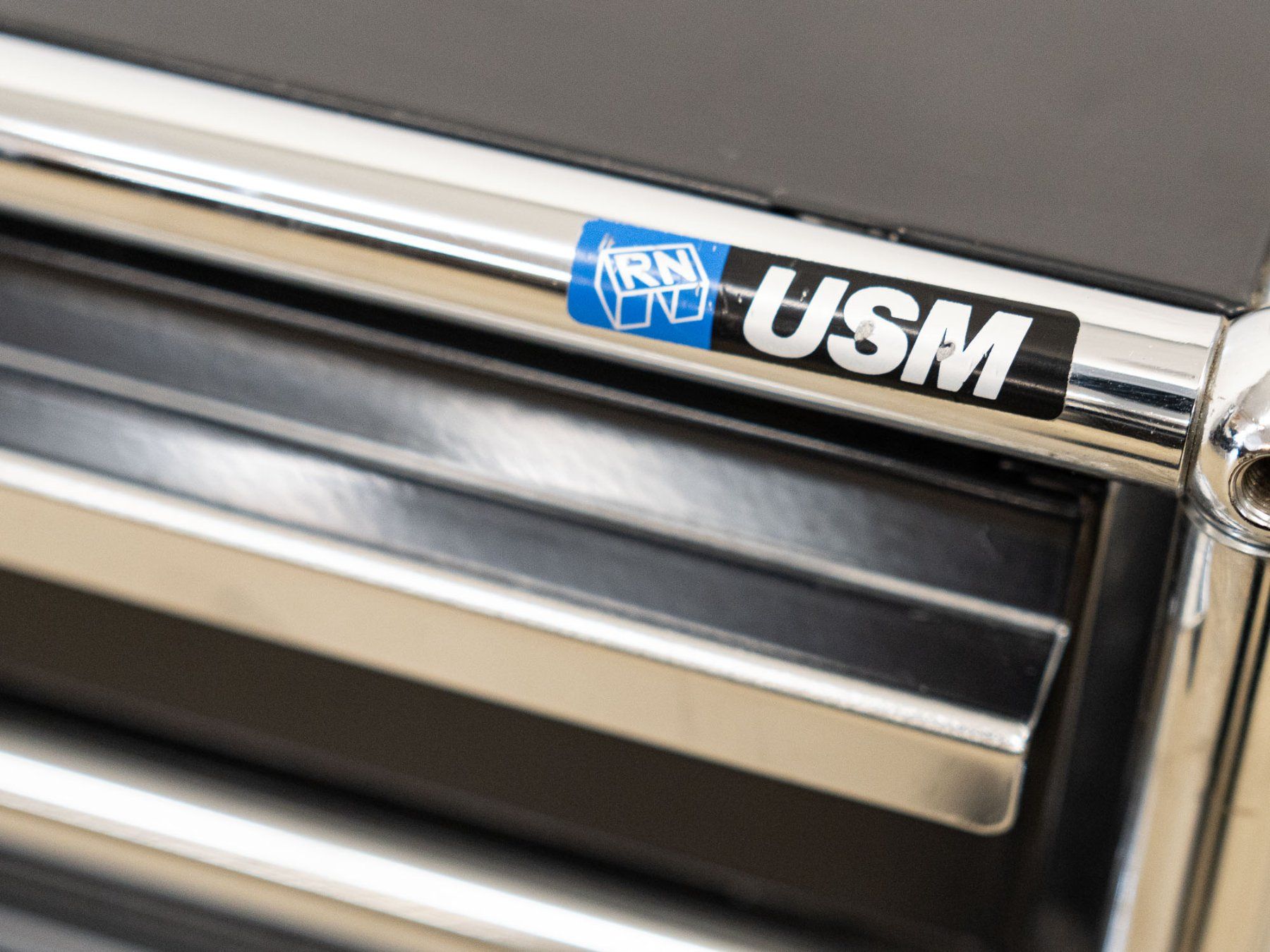 USM Banconi: USM Rollcontainer - 3 Schubladen, auf Rollen - Ref. 06/37 – Usato da Au ZH venduto da BrockiAu 4