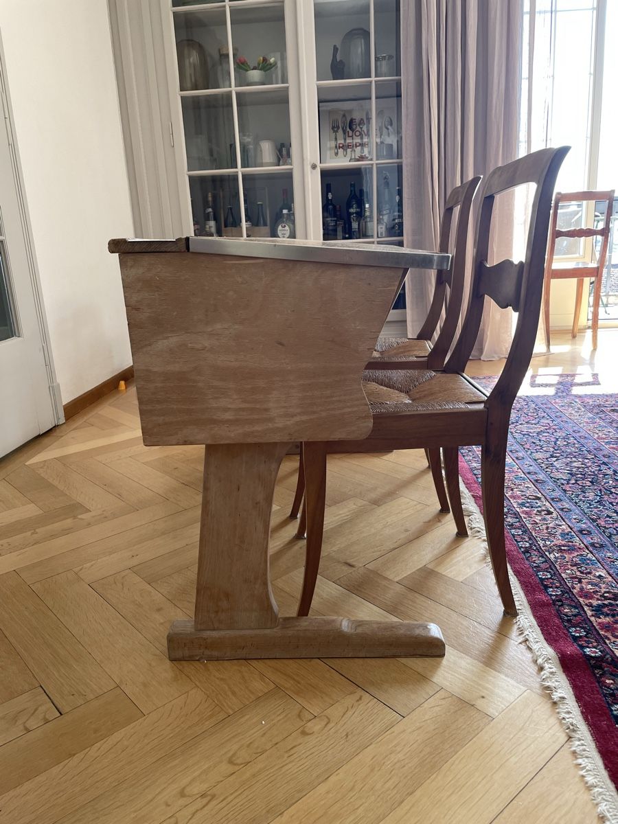 Scrivanie: Antikes Kinderpult mit passenden Stühlen – Usato da Bern venduto da louisablume 1