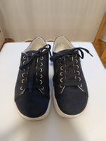 Groundies sneakers