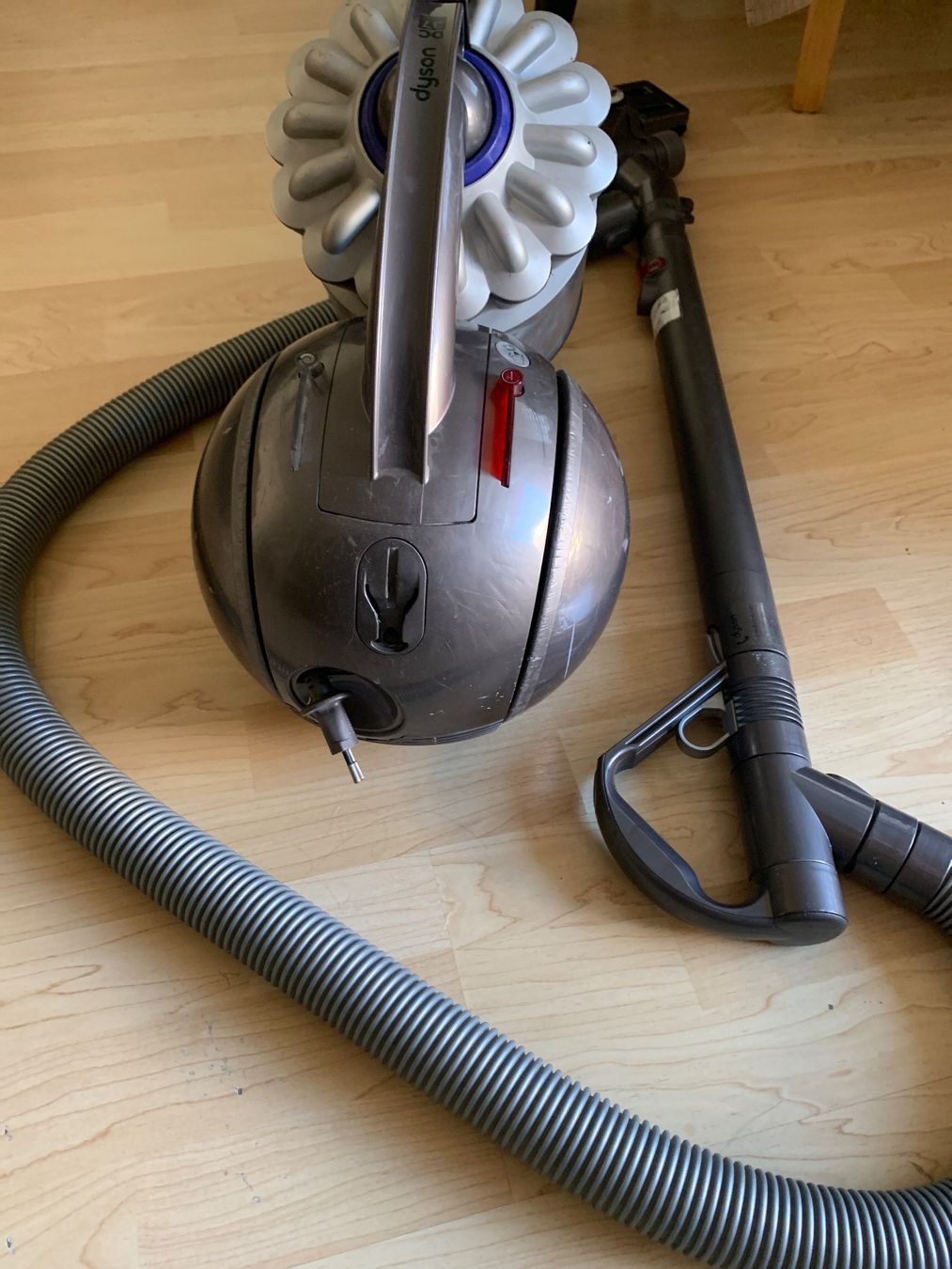 Dyson Staubsauger & Zubehör: Dyson dc37 – Defekt aus Saland von Marosky 2
