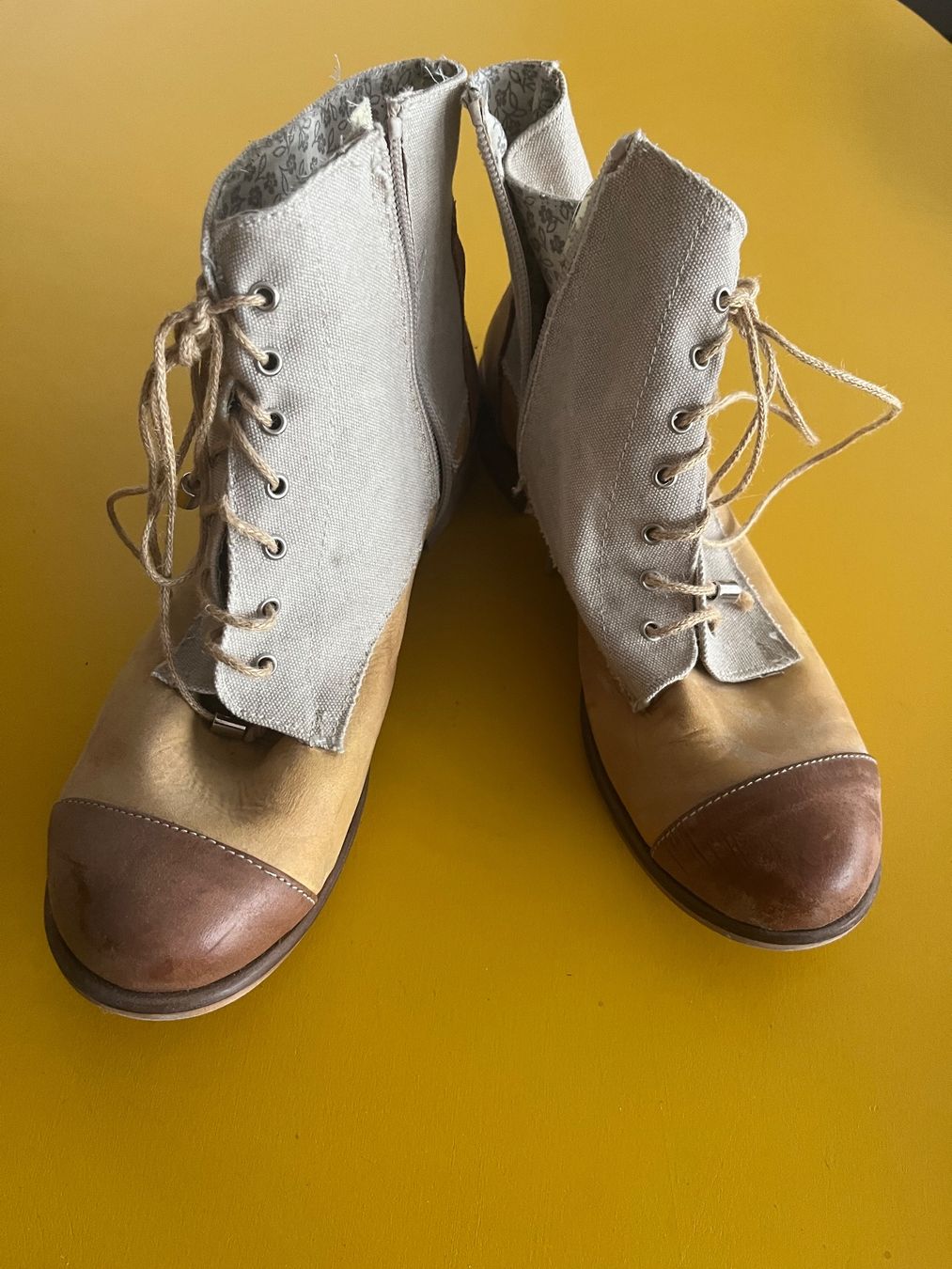 Scarpe da donna: Bottines L’IDEA  p.40 – Usato da Biel-Bienne venduto da Doriskoloris