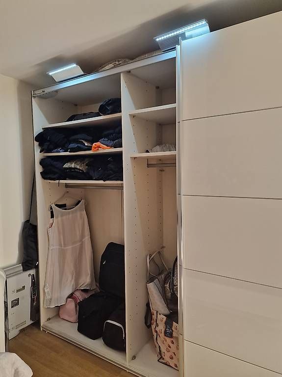 Schränke: Hochwertiger Kleiderschrank – Gebraucht aus Basel von granatrot 4