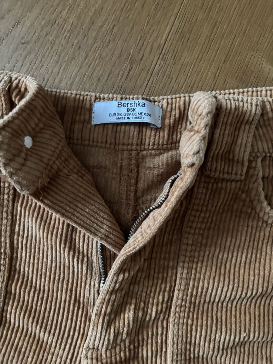 Bershka Pantalons: Cord Shorts – D'occasion à Würenlos par Ashley24 2