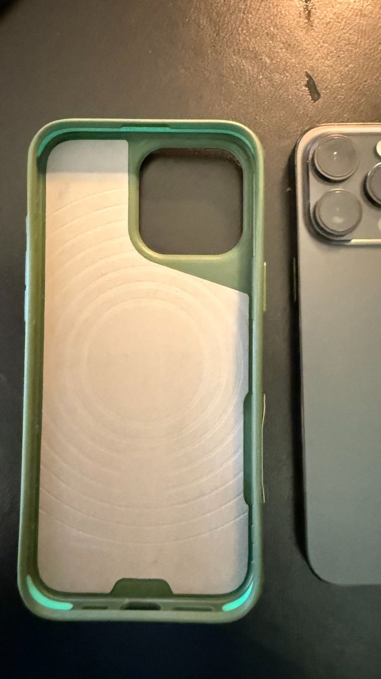 Apple Portables: iPhone 15 Pro Max — Immaculate, Barely Used – D'occasion à Crans-Montana par artsuisse 2