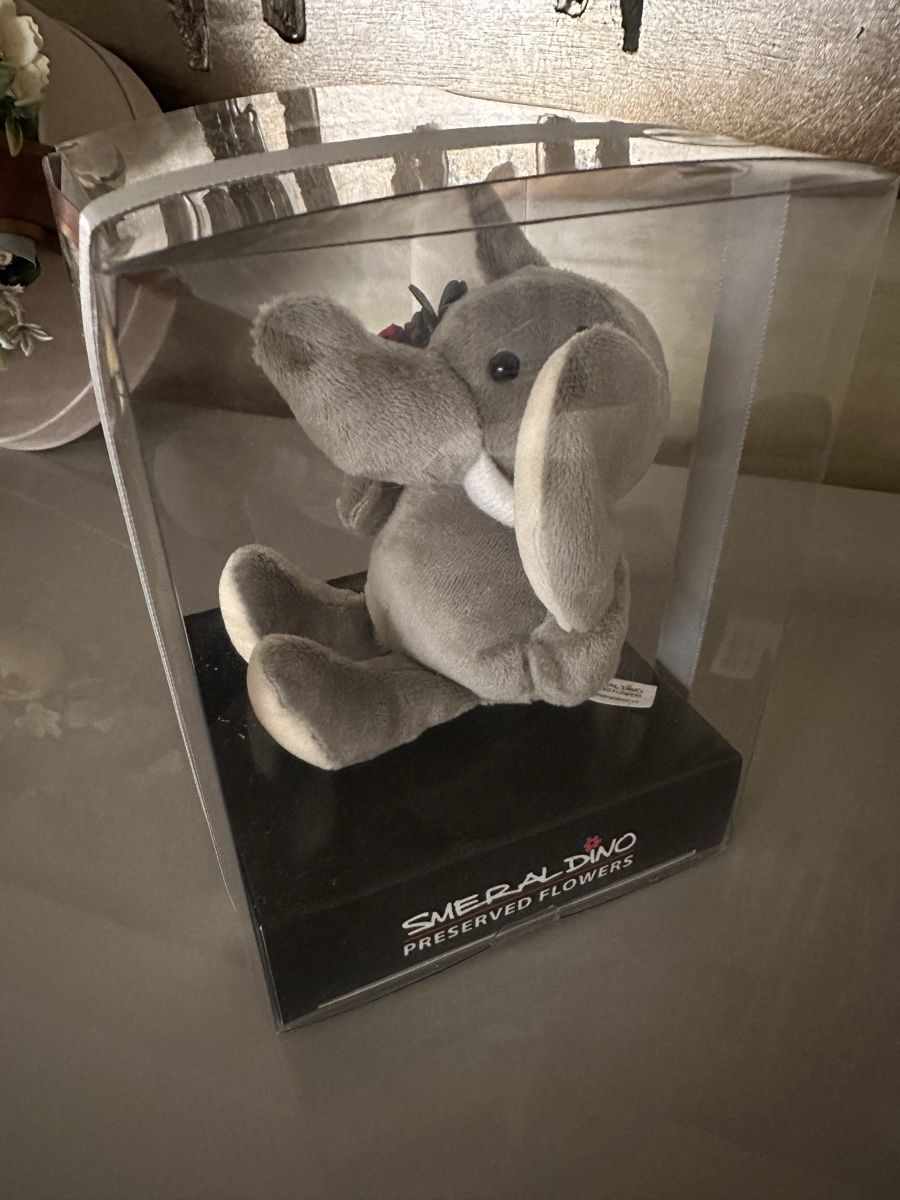Statuette: Elefant mit einer ewigen Rose – Nuovo e nell'imballaggio originale da Sevelen venduto da Stopglobal. 2