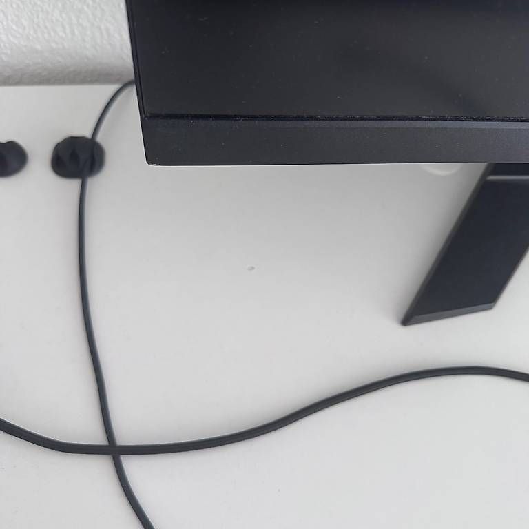 Ikea Schreibtische: IKEA Schreibtisch 117x60cm weiss – Neu (gemäss Beschreibung) aus Hinwil von norisenya 1