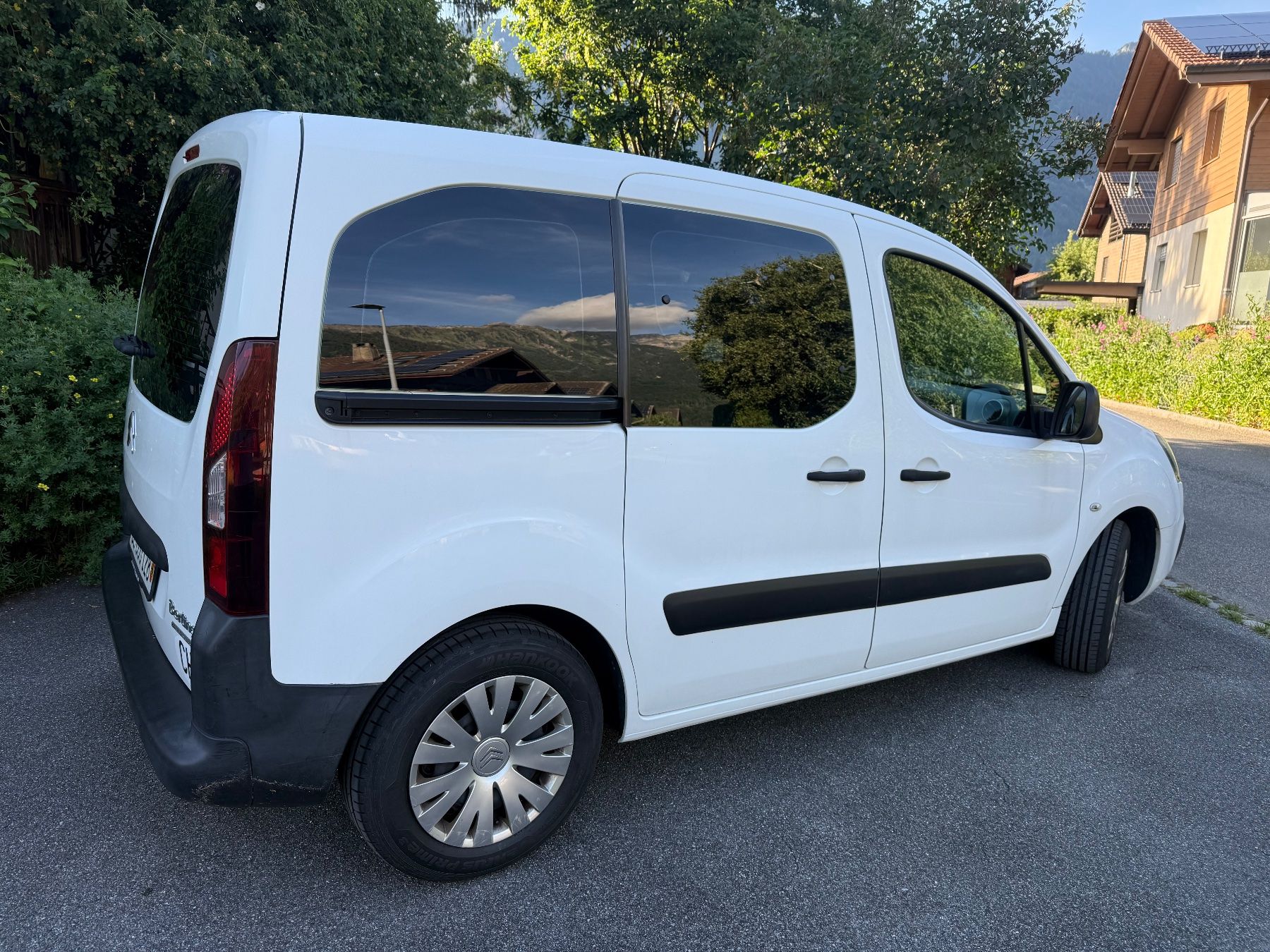 Citroën Automobili: Citroen Berlingo, 1.2i, Multispace / Minivan/ Minicamper – Usato da Matten b. Interl venduto da trulletrampel-1 4