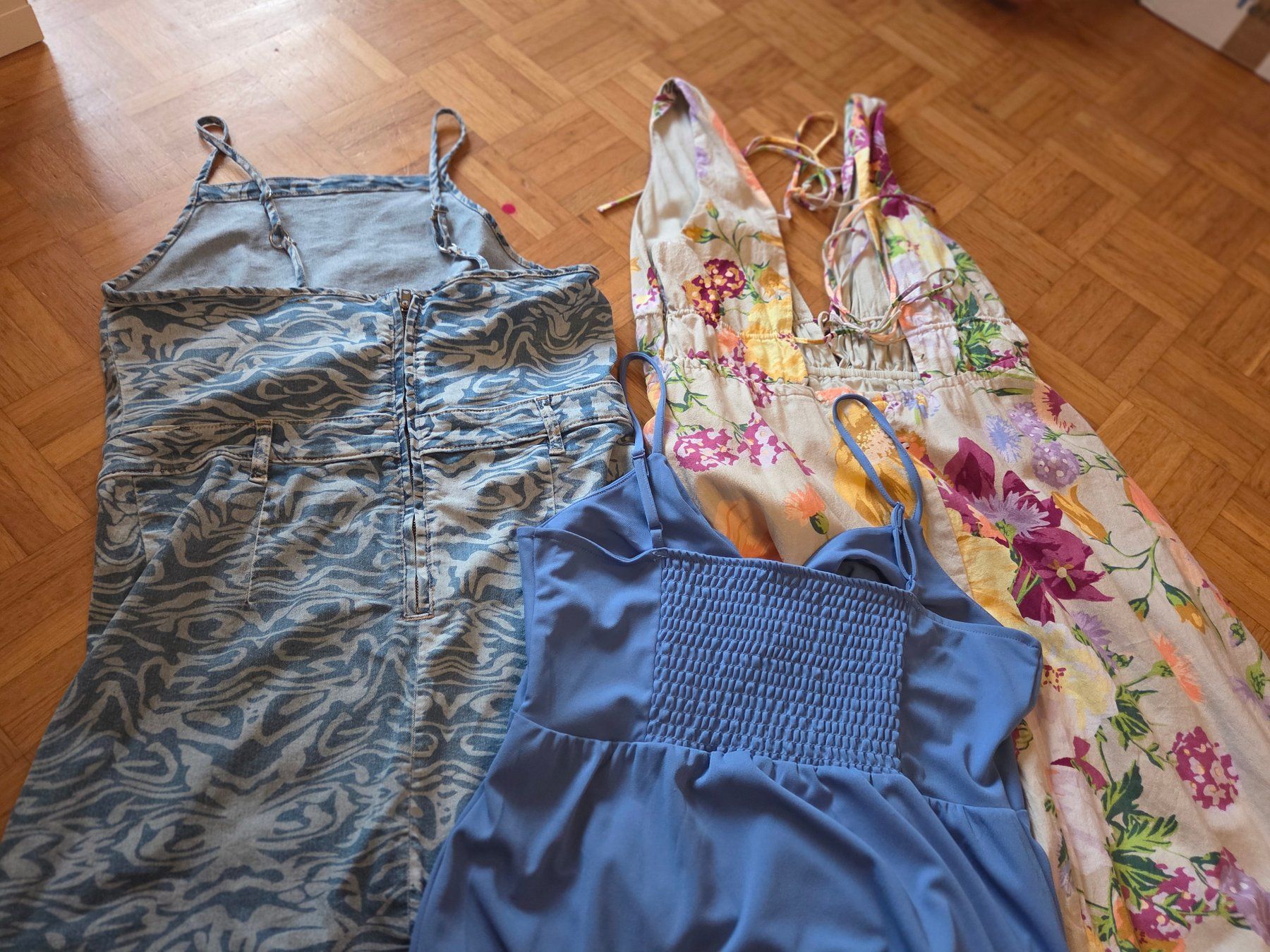 Vestiti: 3 Kleider und 1 Jupe Gr. M – Usato da Basel venduto da grandfamily 5