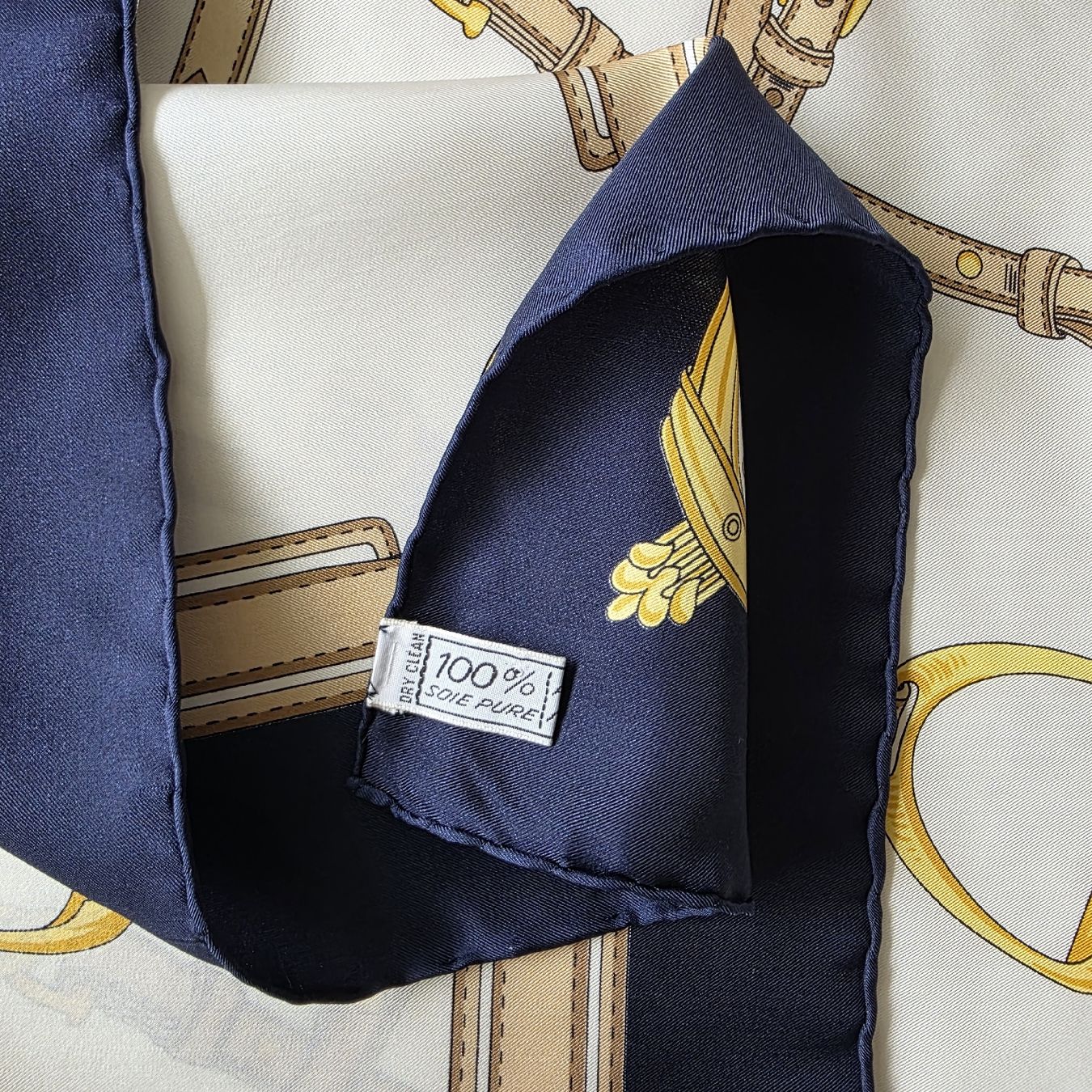 Celine Foulard & Sciarpe: Celine Seidentuch 80x80 cm Vintage – Usato da Zürich venduto da LIMAR 4