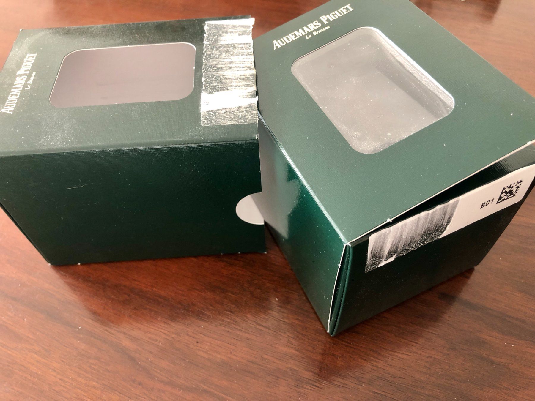 Audemars Piguet Uhren: AUDEMARS PIGUET green service box with grey foam interior – Gebraucht aus Mont-sur-Lausanne von vmi_ym5l 1